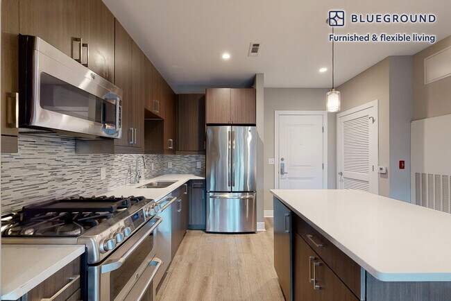 Foto del edificio - 240 E Shore Rd