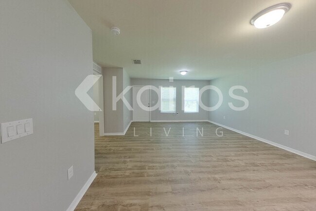 Foto del edificio - 2103 Roosevelt Ave