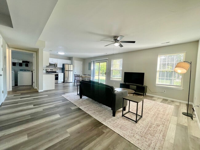 Building Photo - 210 White River Dr