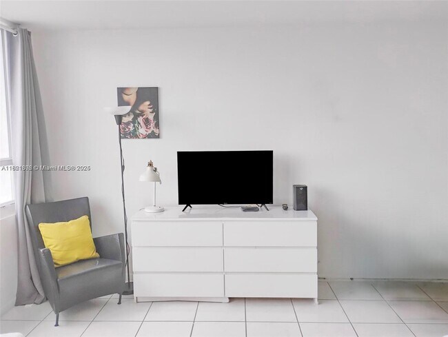 Building Photo - 5445 Collins Ave