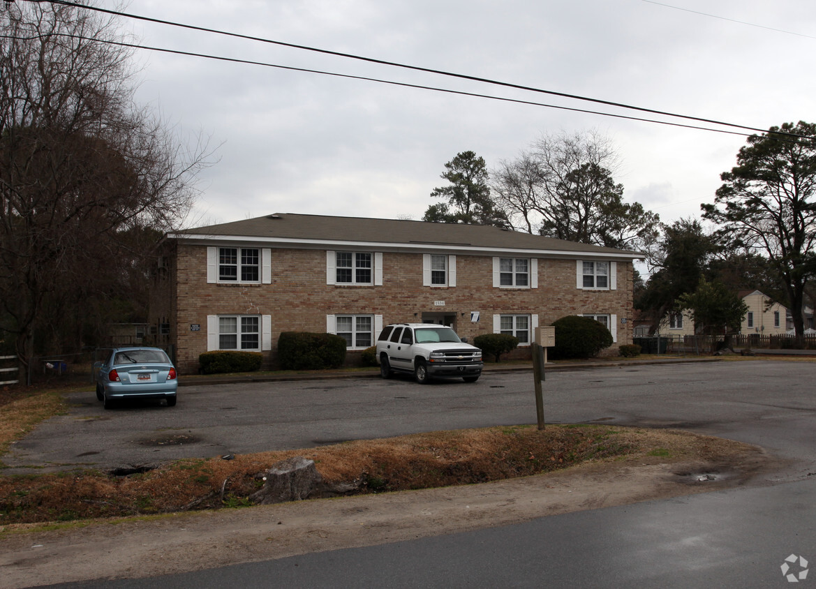 Building Photo - Evergreen