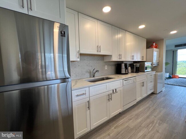 Building Photo - 1530 Key Blvd