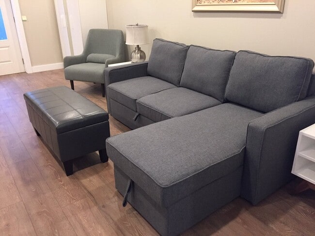 Photo du bâtiment - 2883 Dollarton Hwy