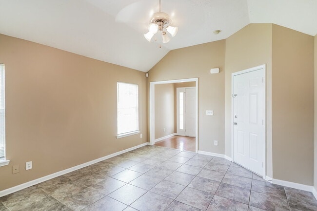 Building Photo - 302 Sarna Dr