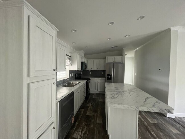 Building Photo - 267 Mongoose Ln