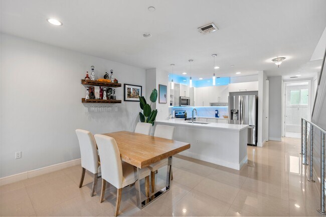 Foto del edificio - 832 NE 19th Ave