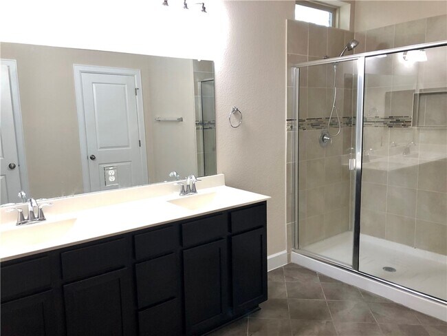 Foto del edificio - 629 Loma Cedro Bend