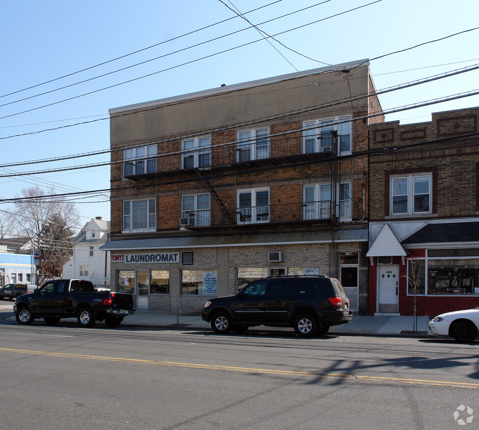 Building Photo - 1056-1058 Avenue C