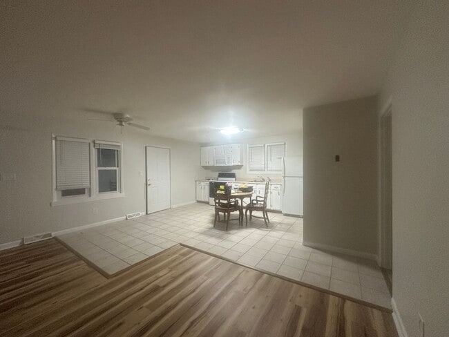 Building Photo - NE Roanoke 2BR