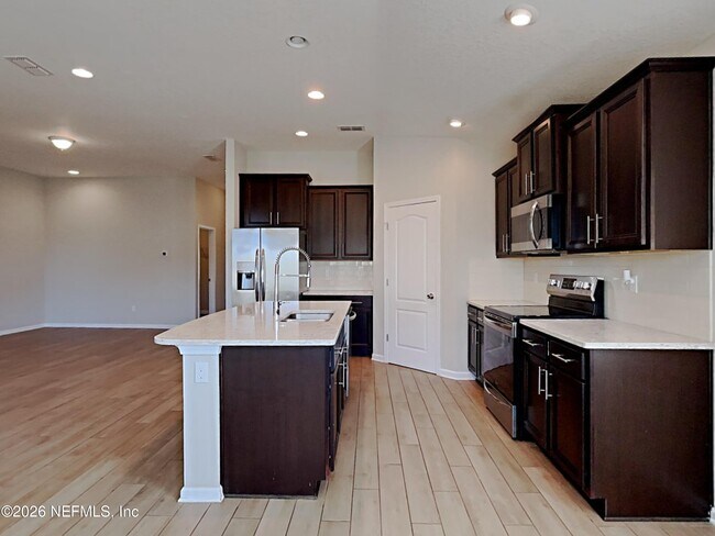 Foto del edificio - 15662 Chir Pine Dr