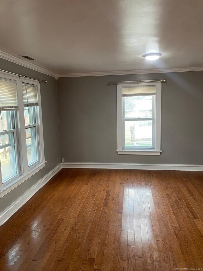 Building Photo - 152 Olivia St