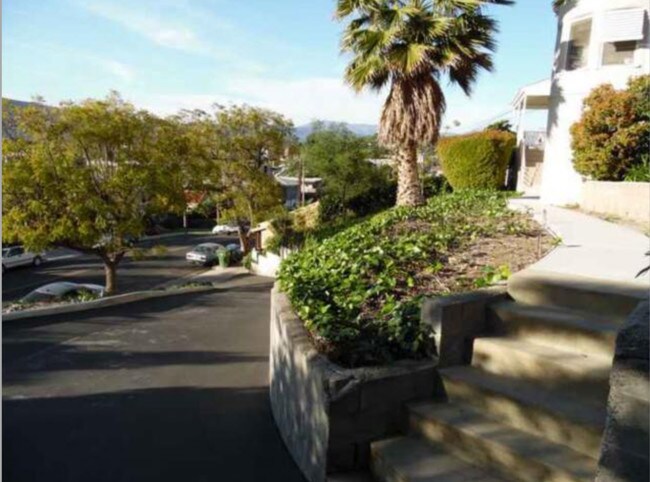 Building Photo - 906-908 Hyperion Ave