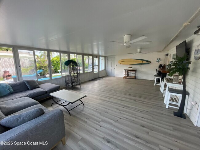 Foto del edificio - 249 Harwood Ave