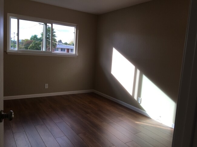 Foto del edificio - 755 E Duane Ave