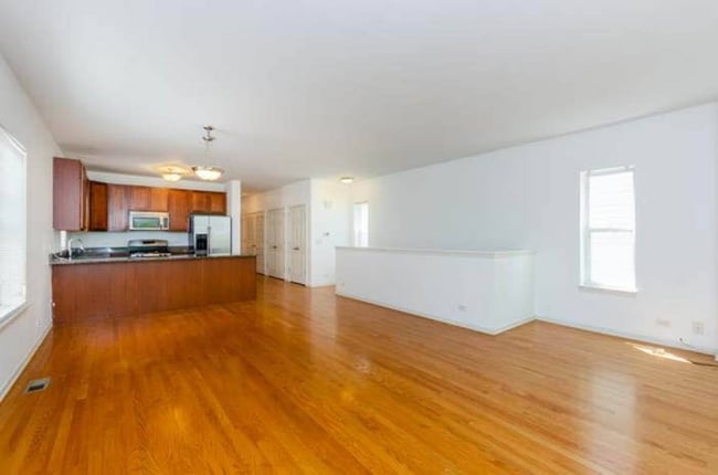 Building Photo - 5343 W Galewood Ave