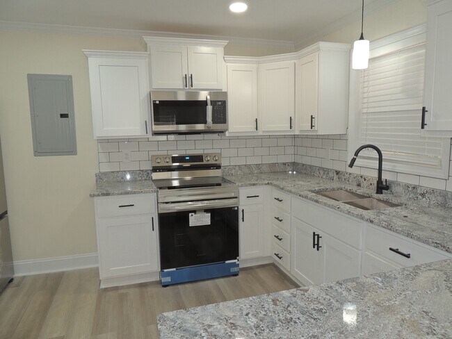 Building Photo - 2025 Womble Dr