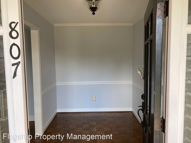 Building Photo - 3 br, 2.5 bath House - 807 Knollwood Drive