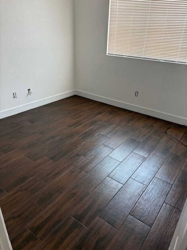 Building Photo - One story home with 3 bedrooms and 2 bath