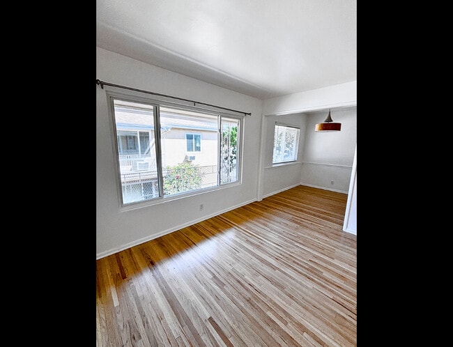 Building Photo - 113 N. Parish Pl