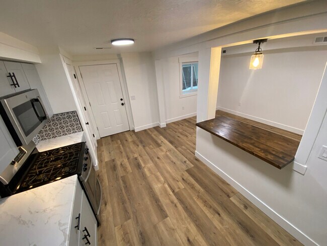 Foto del edificio - 1005 N 900 E