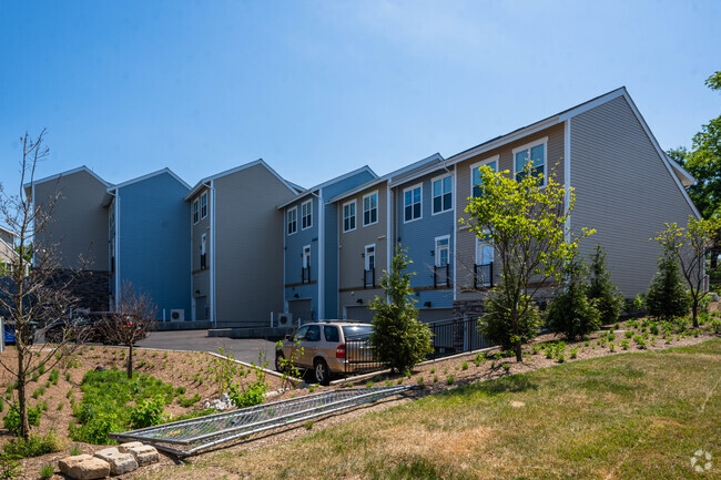 5 47o St SE - Carver Terraces Row Houses