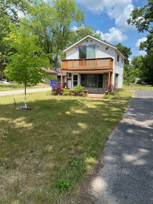 Primary Photo - 320 W State St