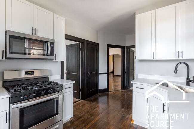 Foto del edificio - 3823 N Drake Ave