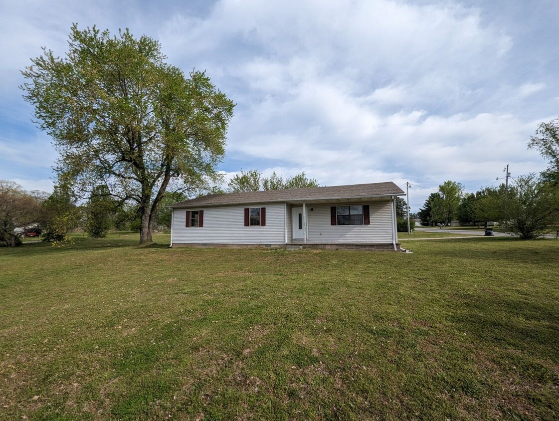 Primary Photo - 3 Bedroom/2 Bathroom House in Mt. Pleasant