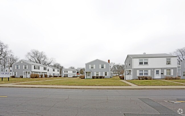 Glen Oak Manor Condominium Townhomes - Peoria, IL | Apartments.com