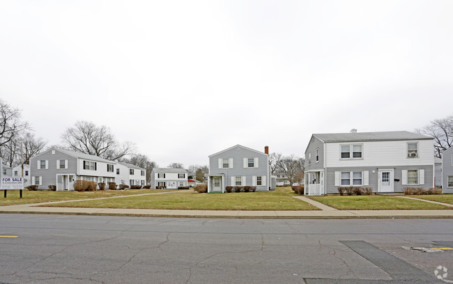 Building Photo - Glen Oak Manor