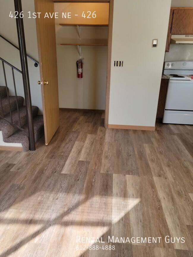 Foto del edificio - 5 bedroom 2 bathroom