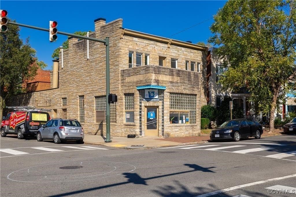 Primary Photo - 102 N Lombardy St