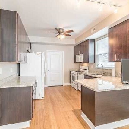 Kitchen - 2915 N Lawndale Ave