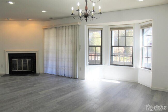 Building Photo - 1003 Woodhaven Dr