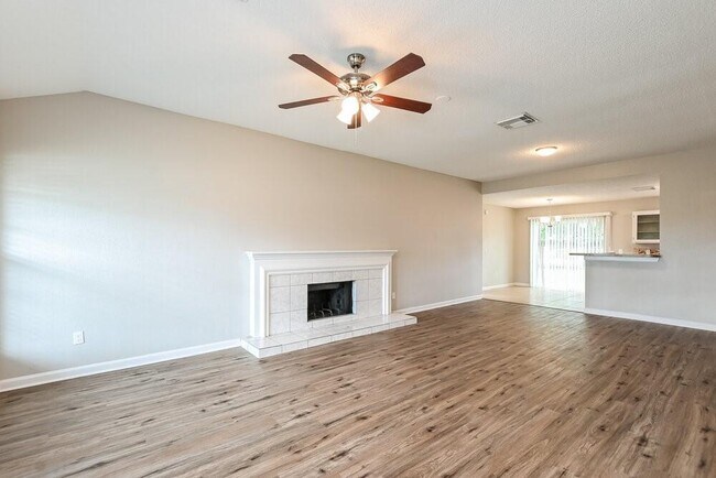 Foto del edificio - 2424 Shady Bend Dr