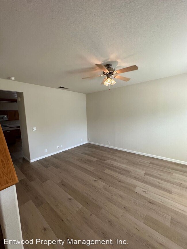 Building Photo - 3 br, 2.5 bath House - 1616 Manzanita