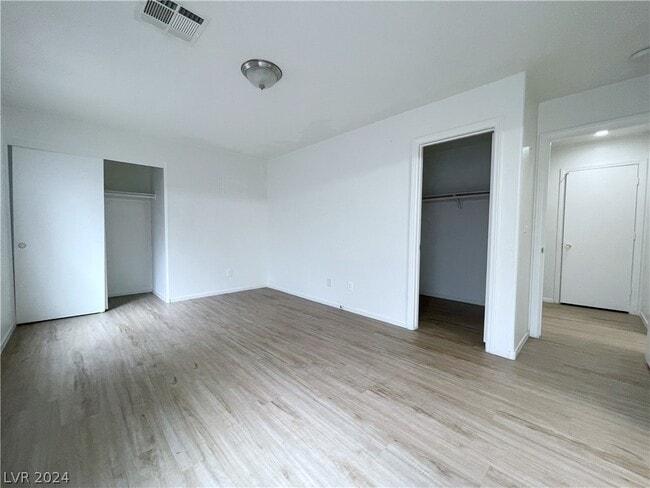 Building Photo - 1844 N Luna Alegre St