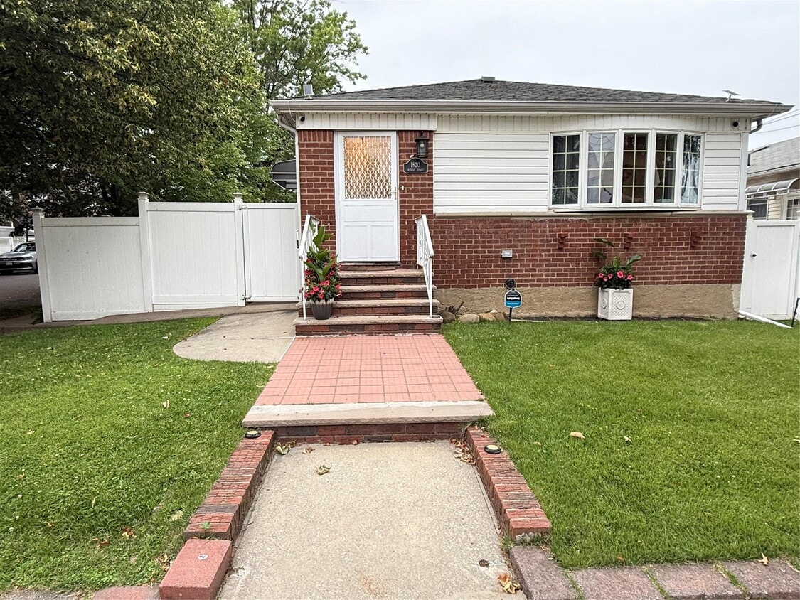 Primary Photo - 18-20-20 Murray St
