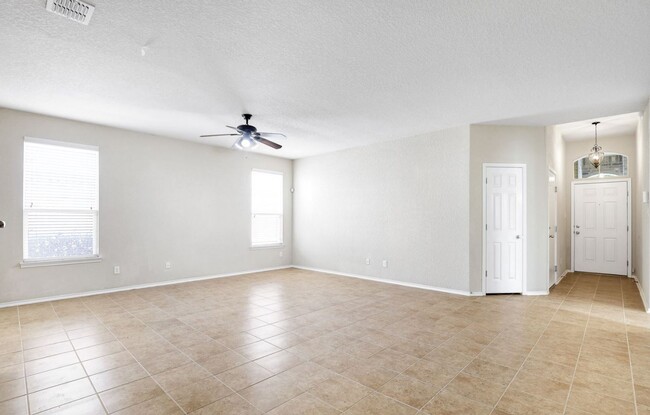 Building Photo - IMMACULATE Well-Maintained 3bd/2ba/2gar In Alamo Ranch!