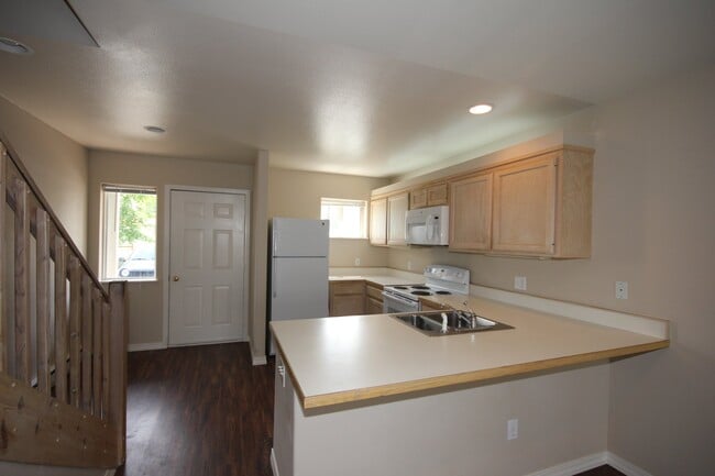 Building Photo - 144 3rd St W
