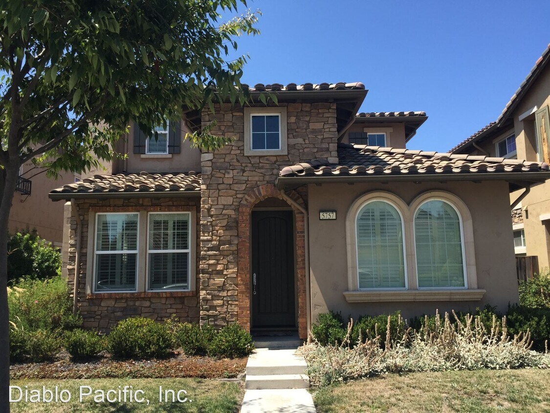 Primary Photo - 4 br, 4 bath House - 5757 Tan Oak Dr