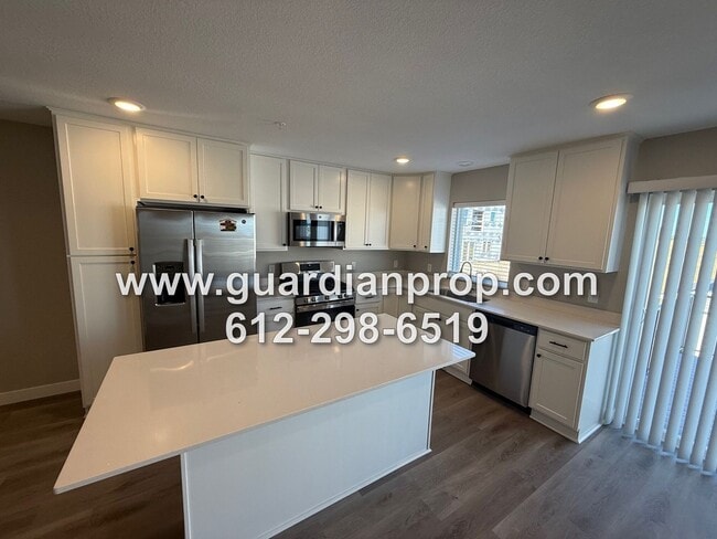 Foto del edificio - End Unit Luxury New Construction Townhouse...