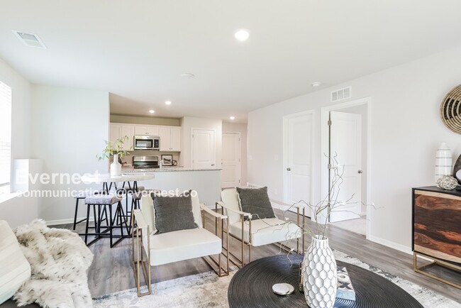 Foto del edificio - Lovely 3 Bed, 2.5 Bath Home with Modern Am...