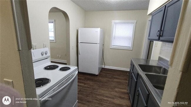 Foto del edificio - 2609 Lynhurst Ave