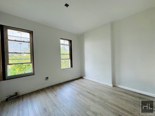 Foto del edificio - TILDEN AVENUE