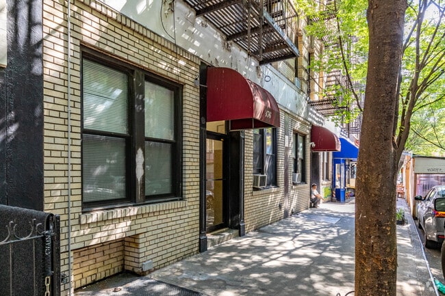 Building Photo - 176 Thompson St