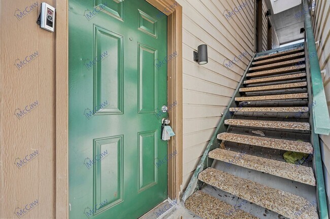 Building Photo - Stunning Custom 2/2 Condo in Arlington Oak...