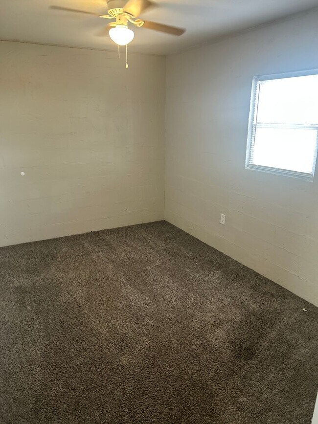 Building Photo - Sullens Duplex