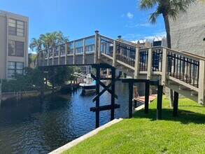 Building Photo - 21 Royal Palm Way