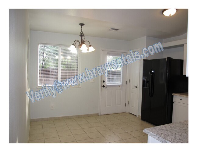 Building Photo - 478 Tanner St